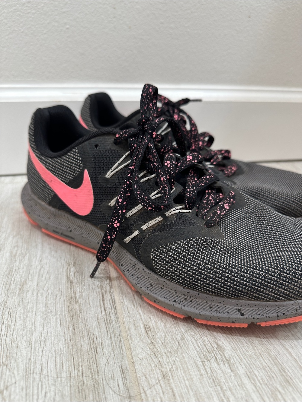 Nike Women's Black & Pink Athletic Running Sneakers